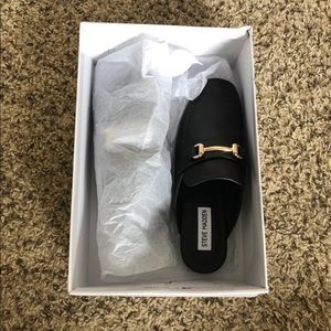 Steve Madden Black Leather Slide-ons